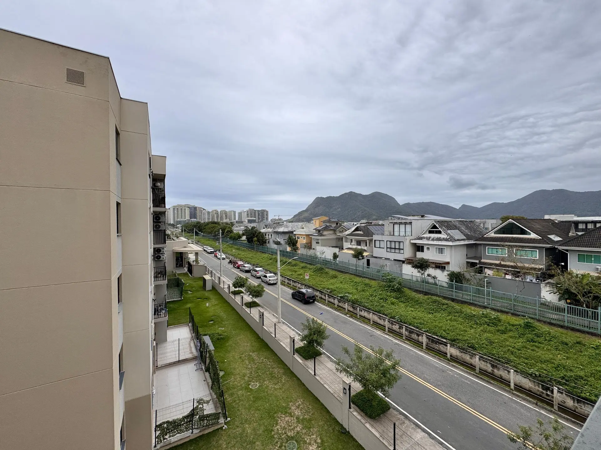 Apartamento sem mobília com 2 quartos e varanda — photo 35