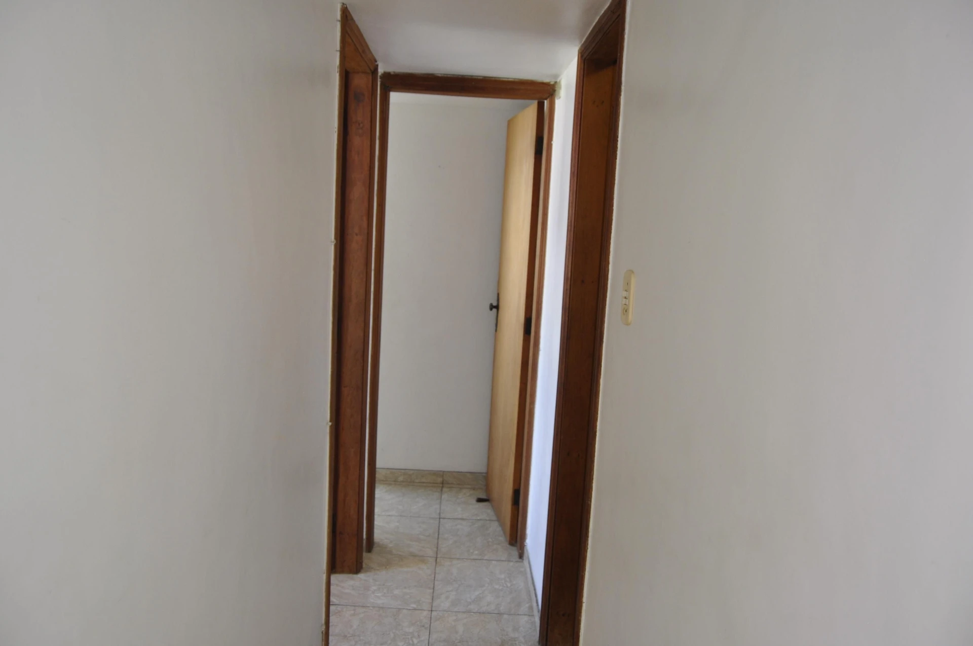 Unfurnished 2-bedroom apartment with a balcony — photo 4