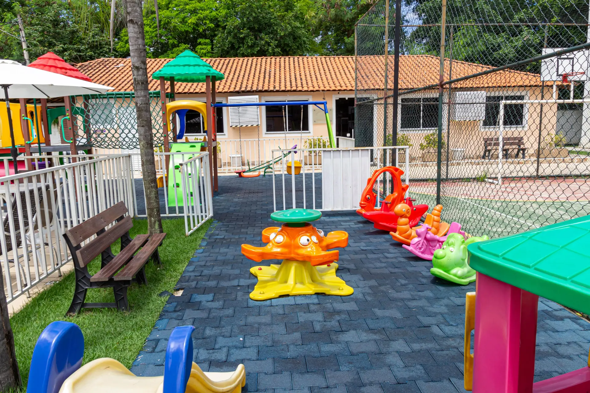 Apartamento mobiliado de 2 quartos em condomínio com piscina — photo 47