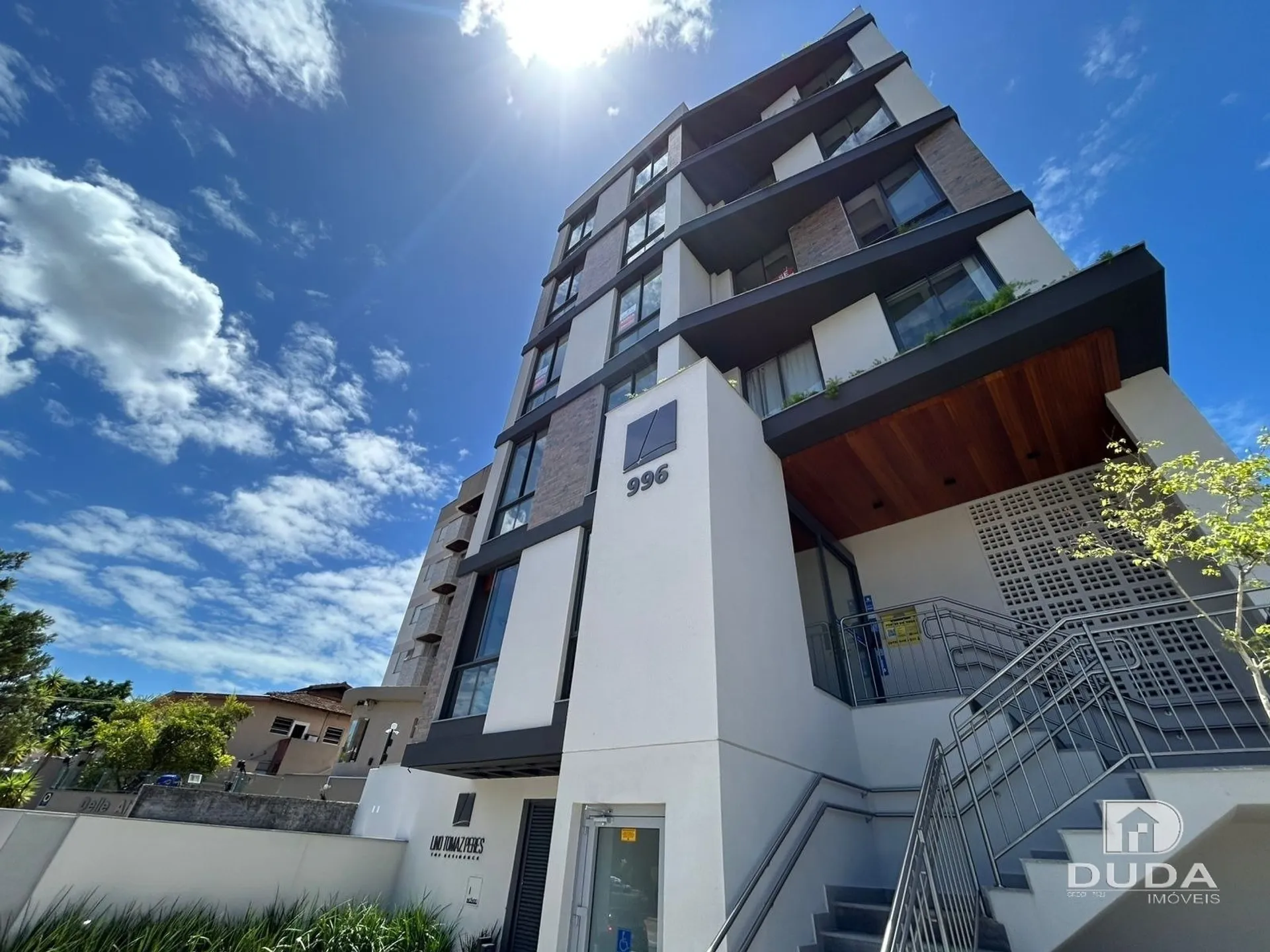 Furnished 1-bedroom apartment with balcony grill — photo 36