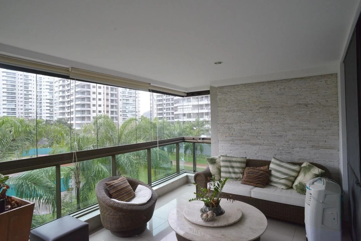 Jacuzzi in a 4-bedroom apartment, 233 m² — photo 25