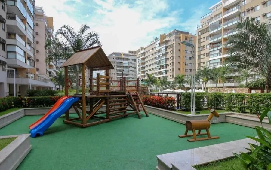 4-bedroom apartment with a glass-enclosed balcony — photo 74