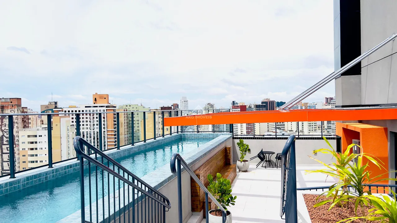 Apartamento de 1 quarto com cozinha fechada e fogão elétrico — photo 20
