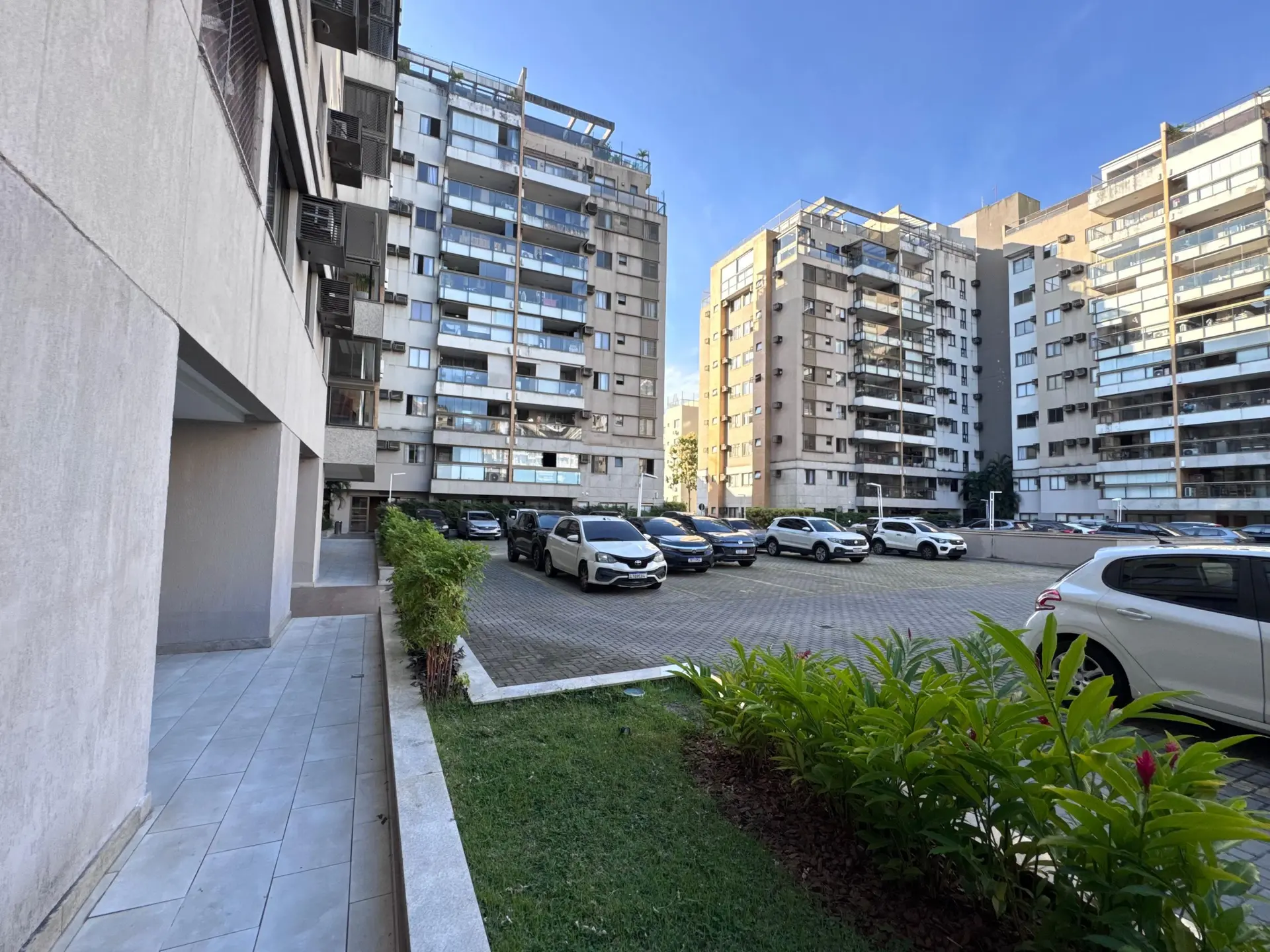 4-bedroom apartment with a glass-enclosed balcony — photo 73