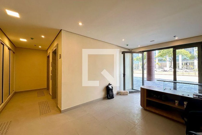 Balcony with a grill in a one-bedroom apartment, 33 m² — photo 18
