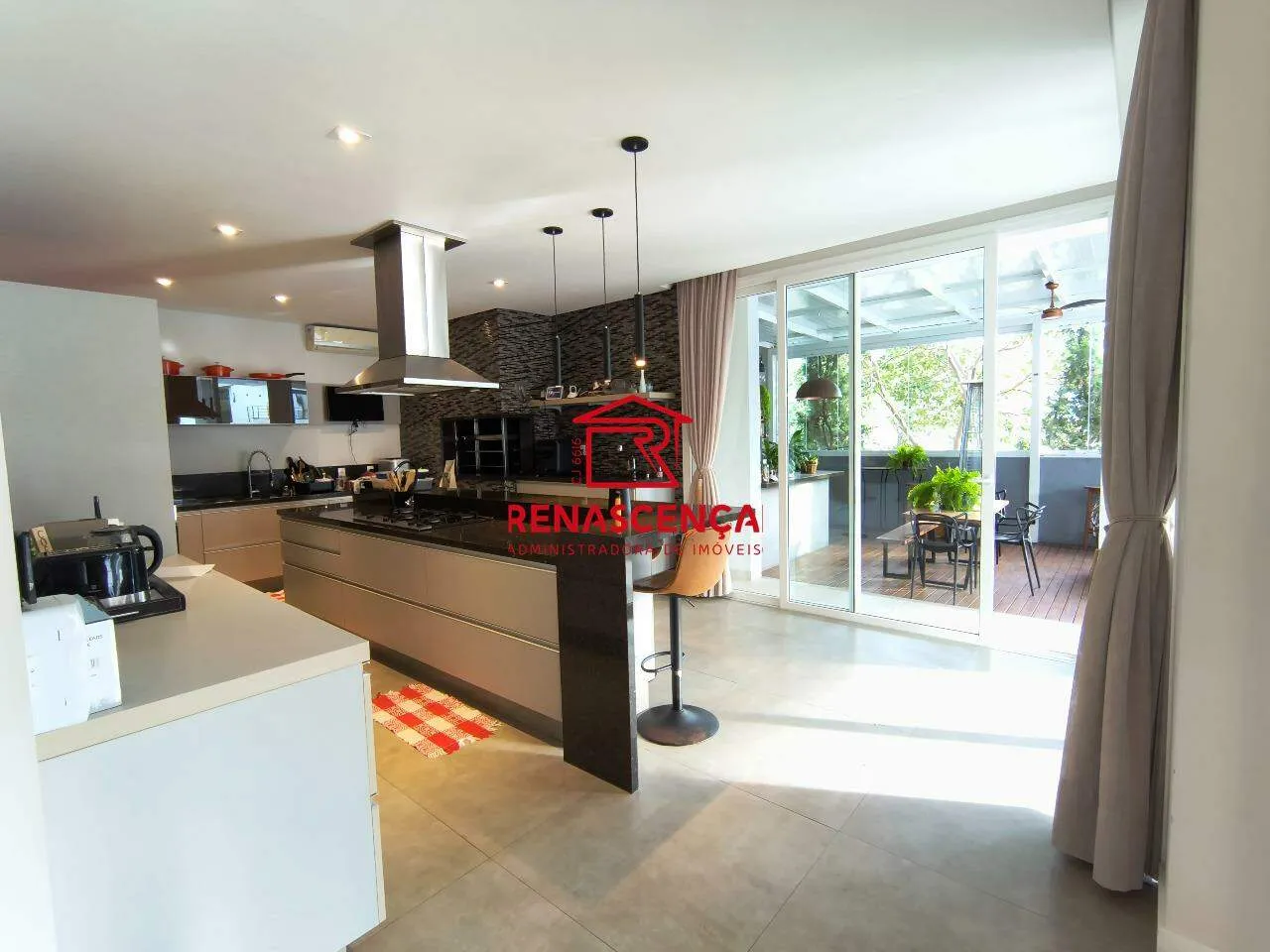 Меблированный дом с 4 спальнями-сюитами и садом 502 м² — photo 2