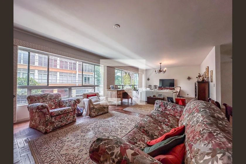4-bedroom apartment with 221 m² and 2 parking spaces