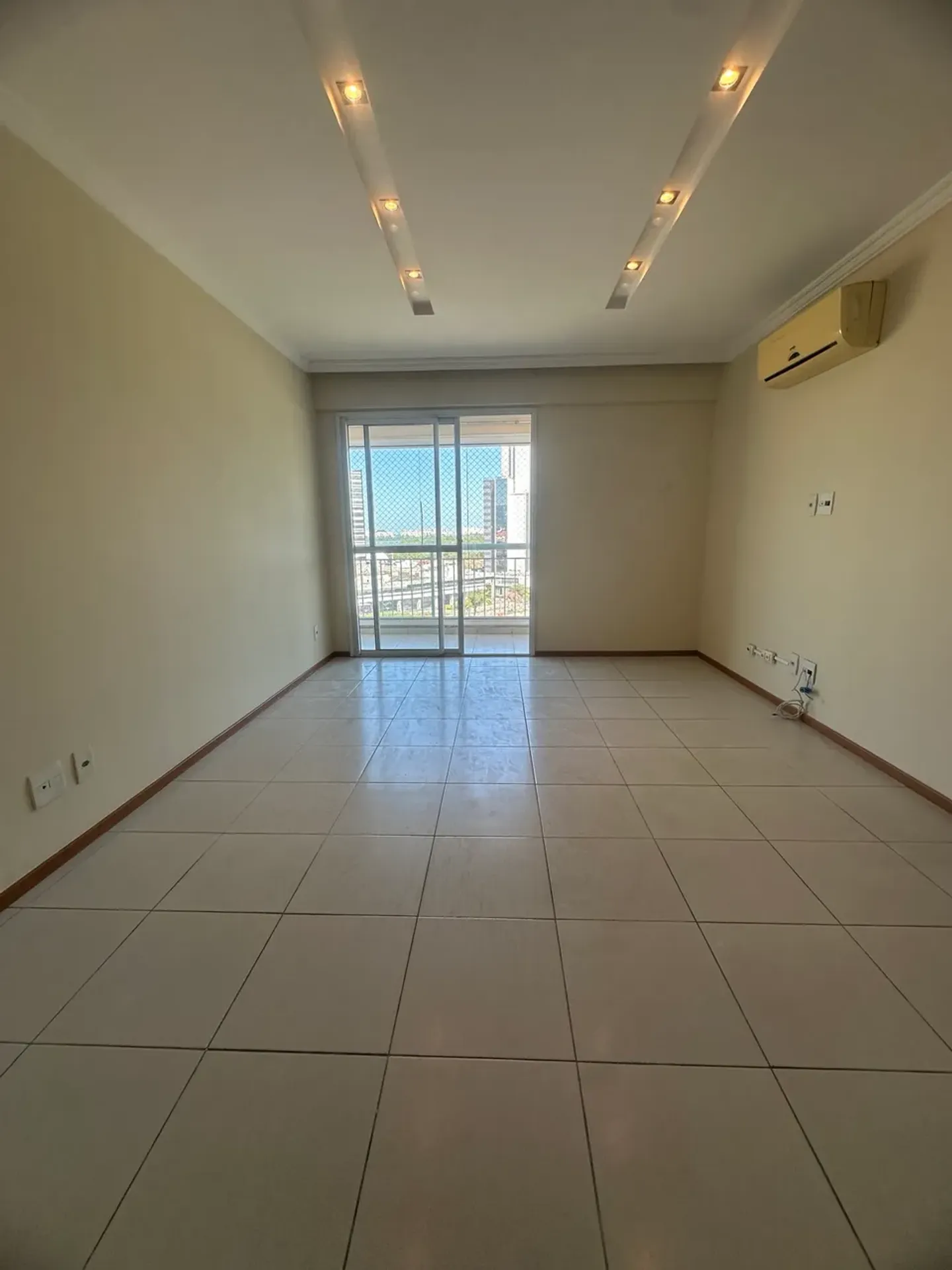 Furnished 3-bedroom apartment with 3 bathrooms — photo 7