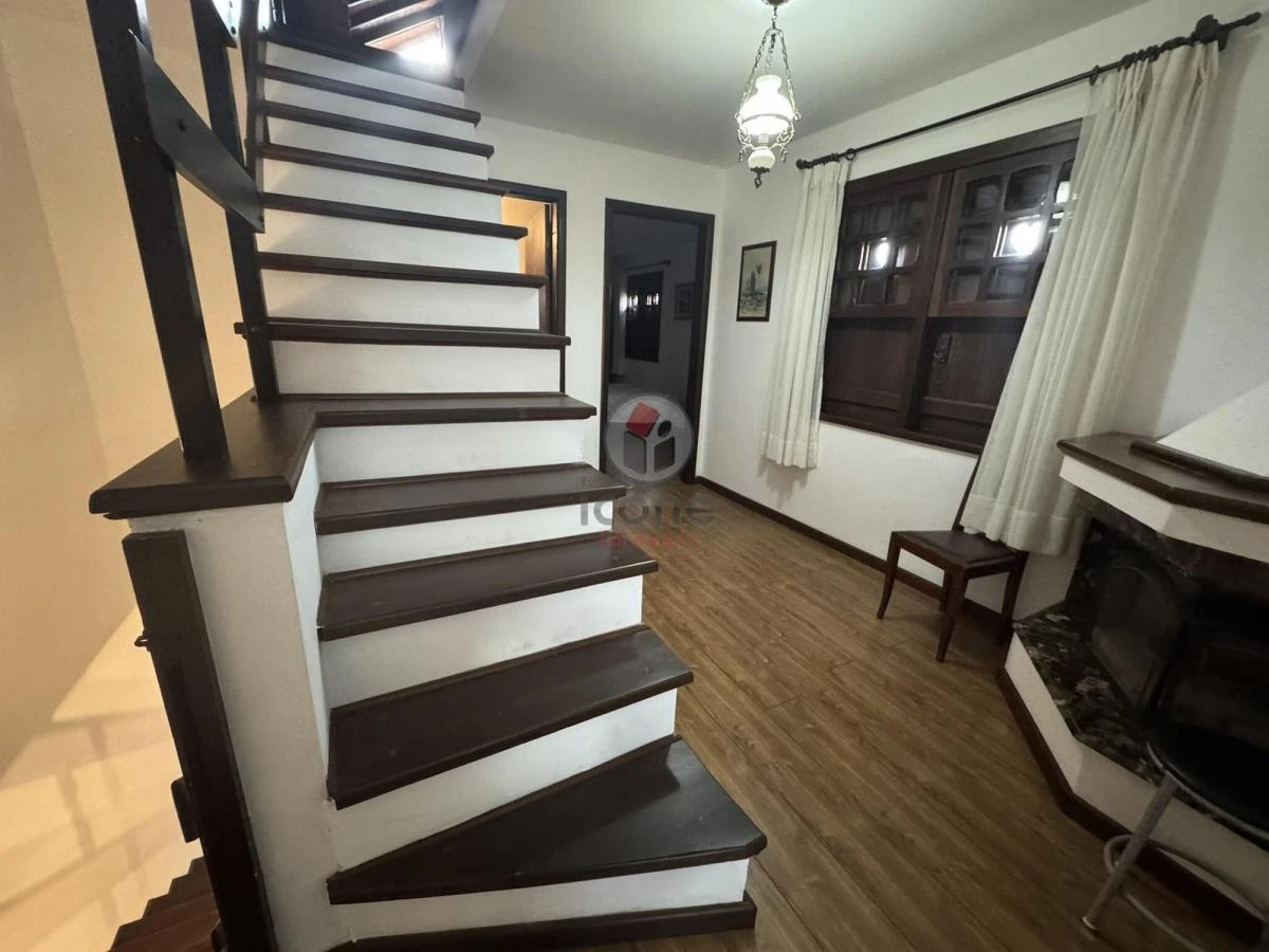 3-bedroom house with a bathtub in Curitiba — photo 3