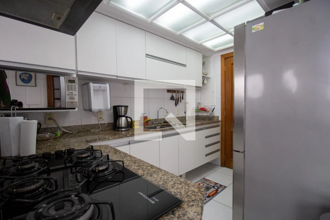 Furnished apartment with 3 en-suite bedrooms — photo 7