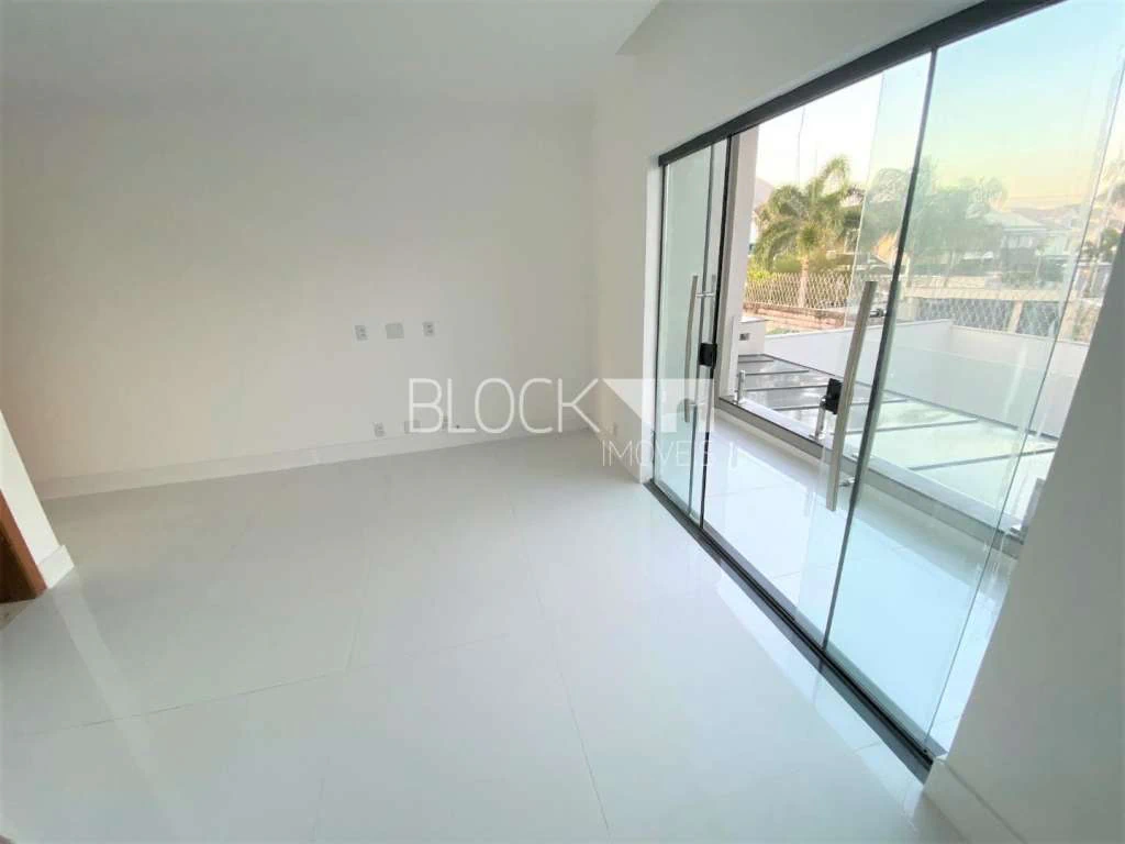 335 m² unfurnished house with 3 en-suite bedrooms — photo 16