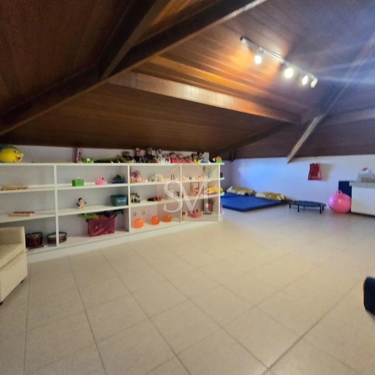 Furnished triplex house with 4 en-suite rooms and 669 m² — photo 29