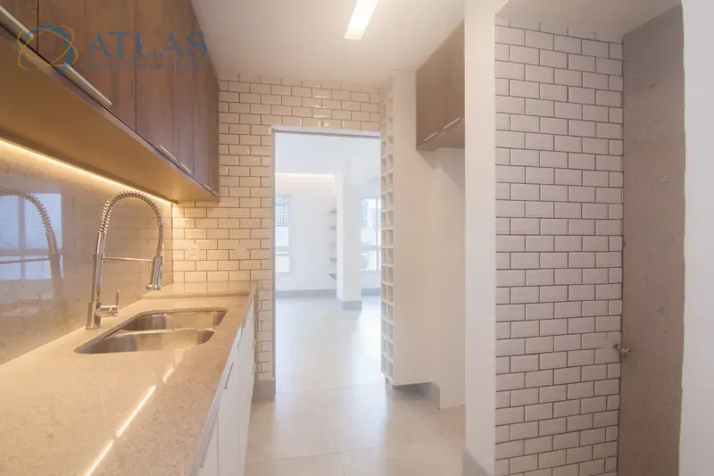 Apartamento, 90 m², com janelas do piso ao teto — photo 28