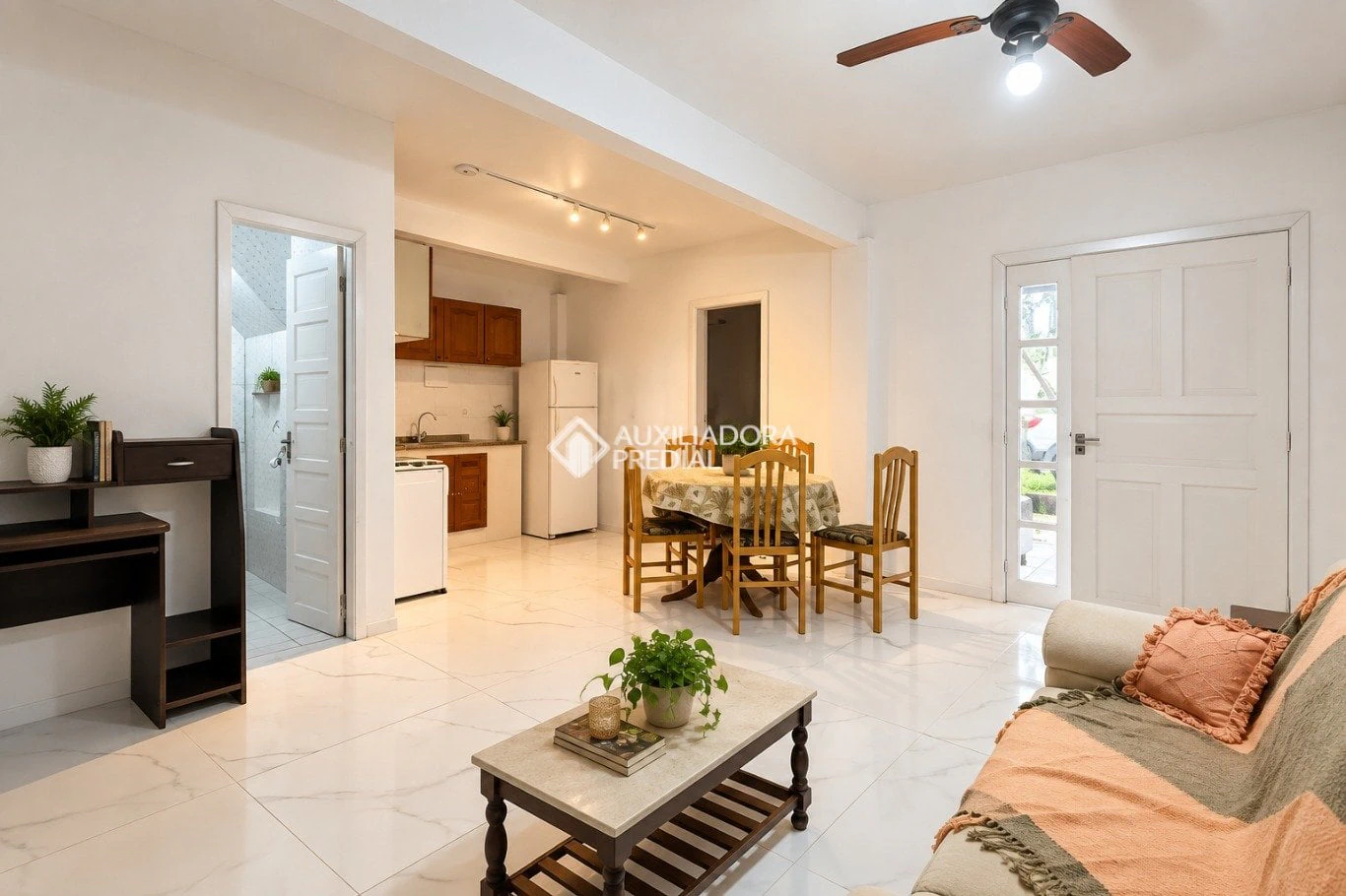 Furnished 2-bedroom apartment with integrated kitchen