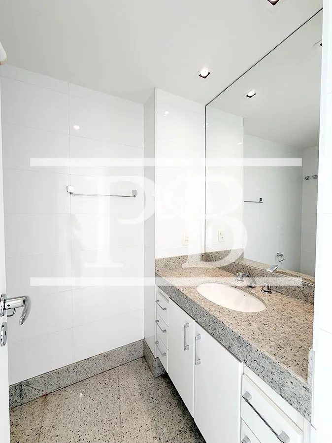 4-bedroom apartment, all with their own bathrooms, 289 m² — photo 27