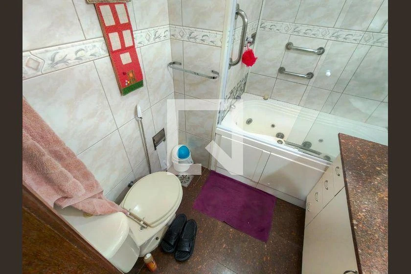 Glass-enclosed balcony in a 3-bedroom apartment, 107 m² — photo 47