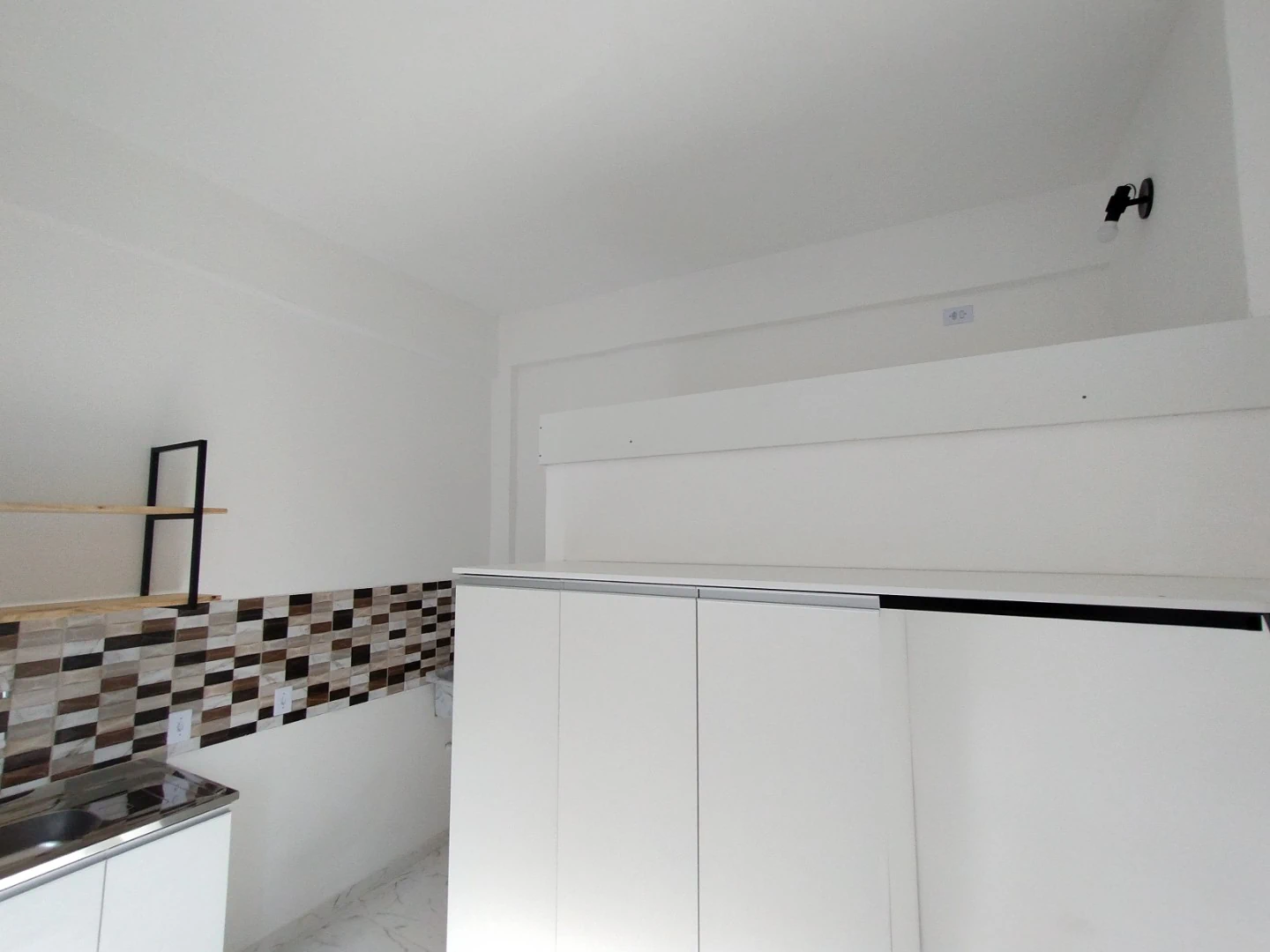Unfurnished studio 200 m² with electric showerhead — photo 12