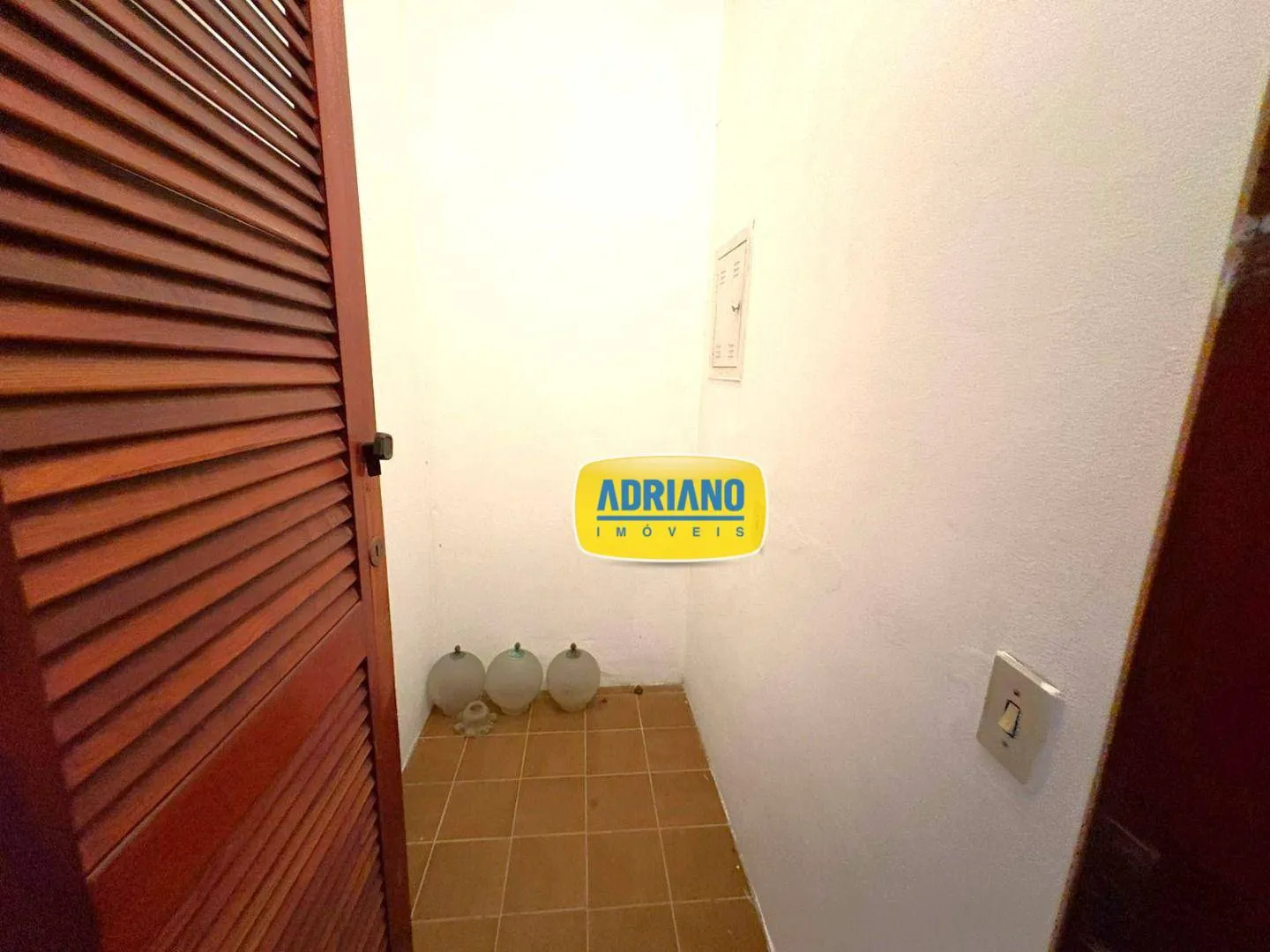 House with 5 bedrooms and 4 parking spaces, 400 m² — photo 29