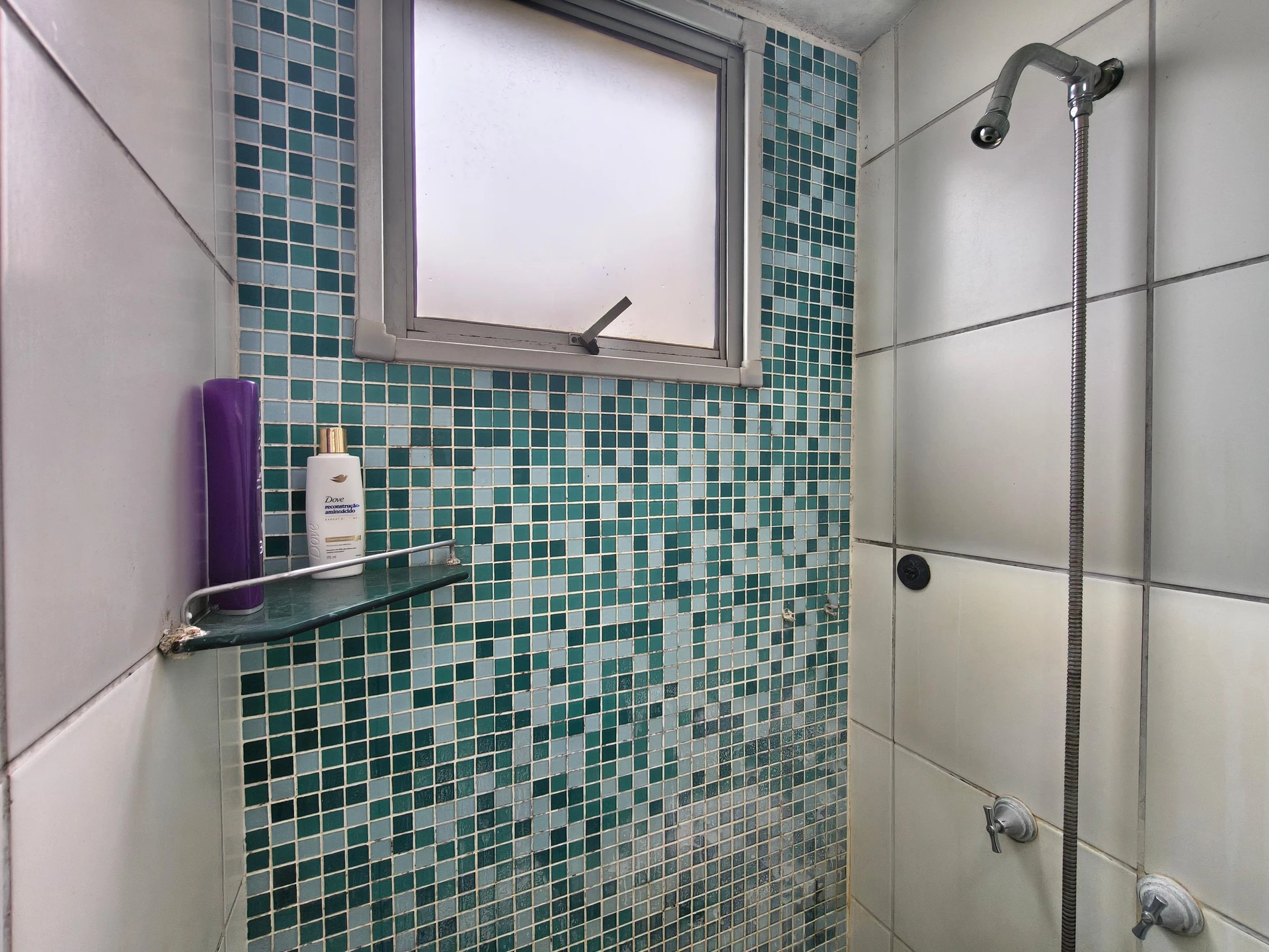 2-bedroom apartment in a building with a gym — photo 4