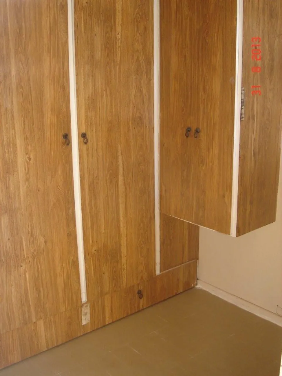 3-bedroom apartment with 3 baths, wood-floor living room — photo 8