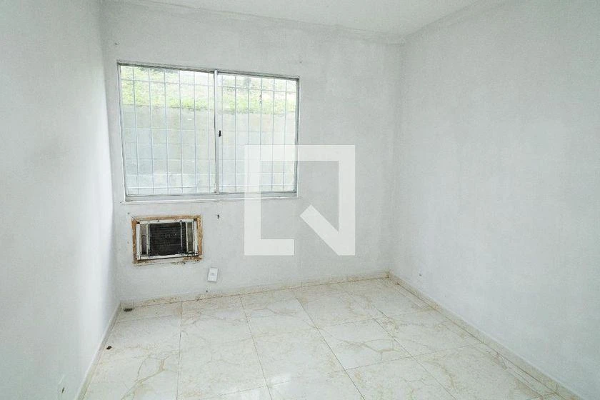 2-bedroom apartment in a building with a pool — photo 7