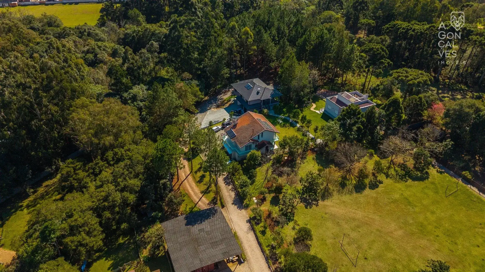 House with 4 bedrooms, 4 bathrooms and air conditioning — photo 49