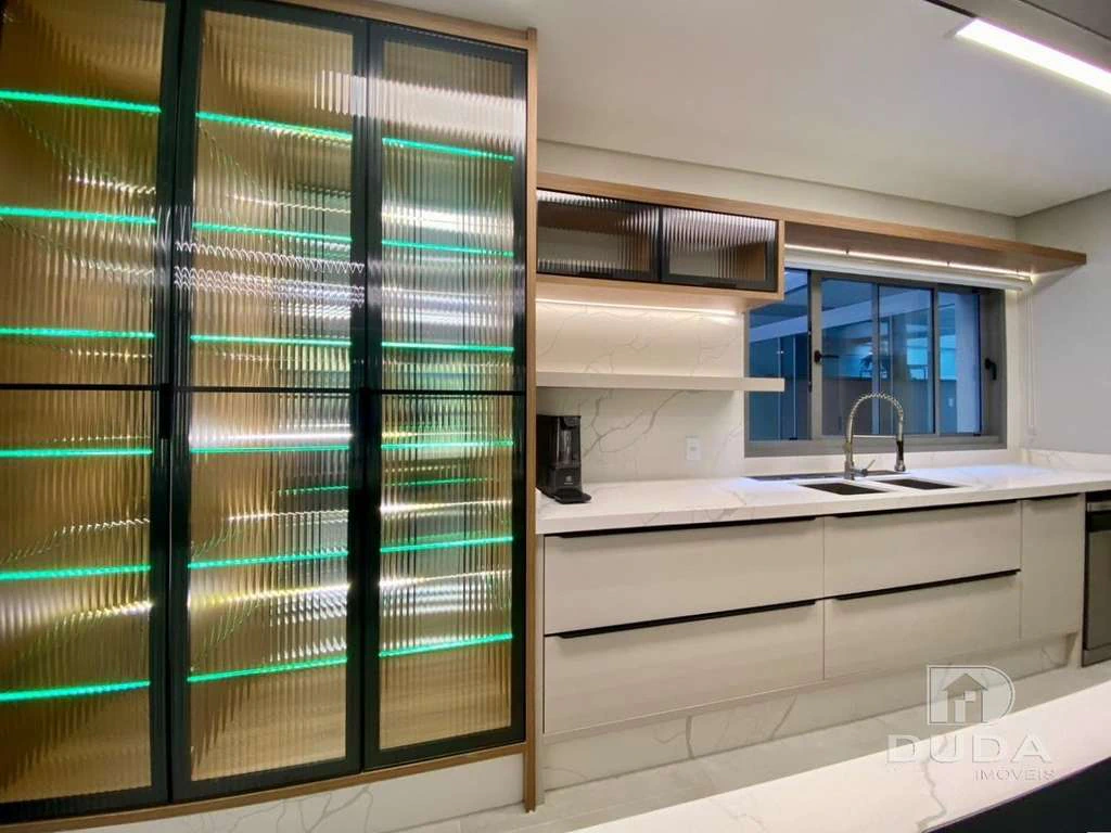 3 en-suite bedroom apartment with 320 m² and 3 parking
