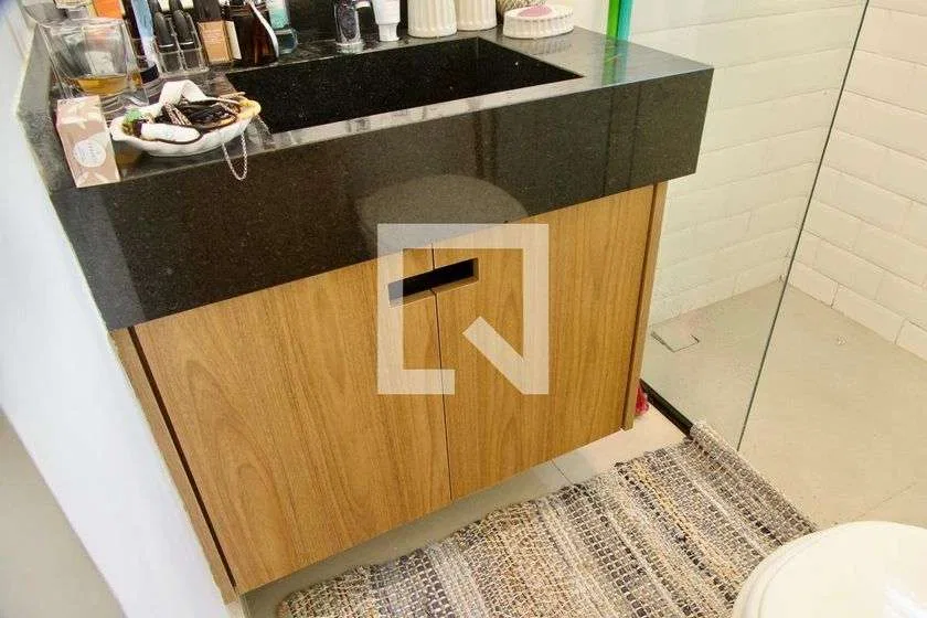 Furnished 1-bedroom apartment with an open-plan kitchen — photo 30