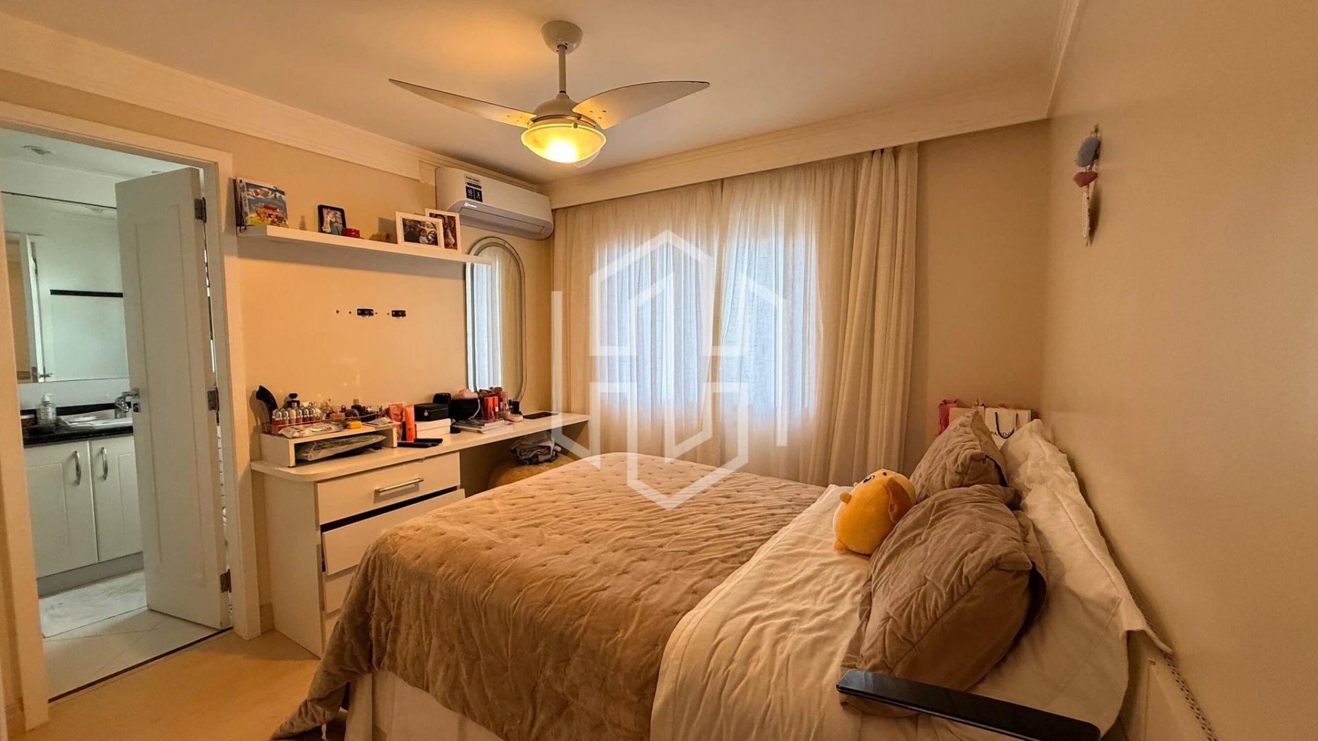 Furnished apartment, 162 m², with floor-to-ceiling windows — photo 22
