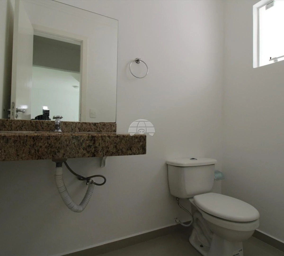 3-bedroom house with a bathtub in Curitiba — photo 11