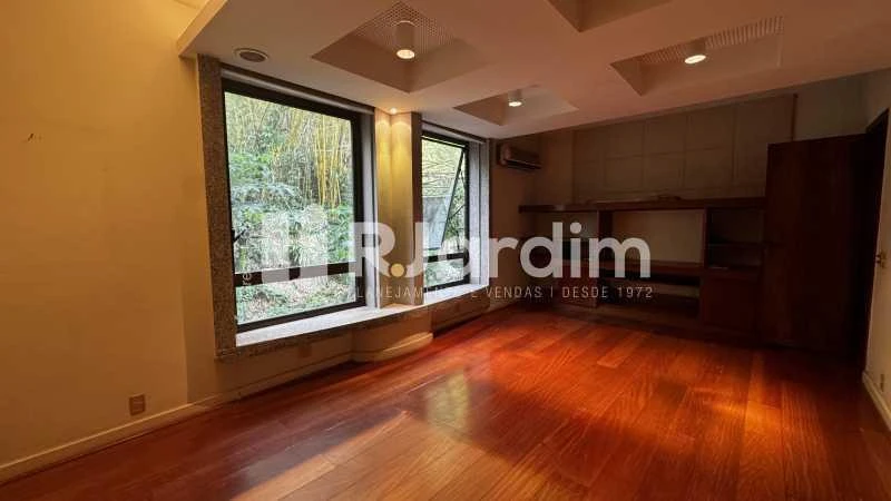 Apartamento de 240 m² com 3 quartos e vista marcante — photo 15
