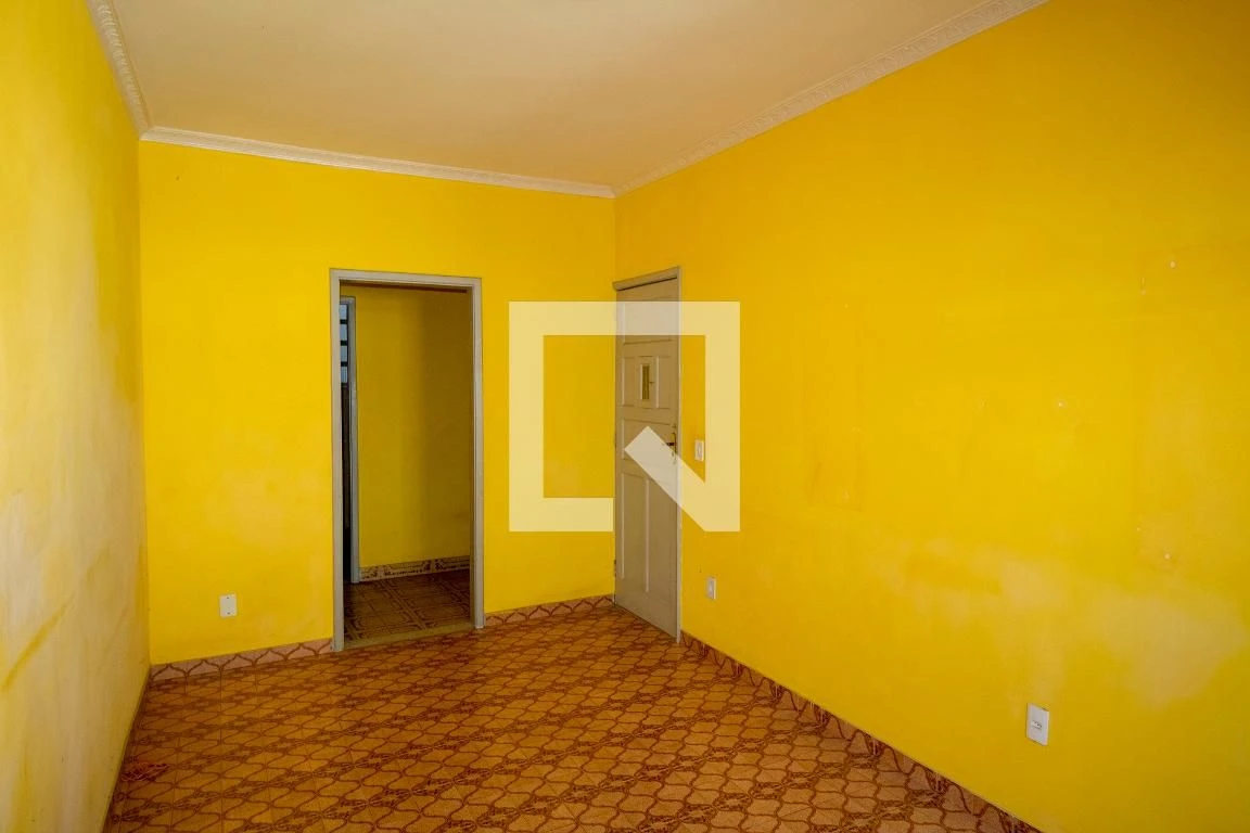Unfurnished 2-bedroom apartment with a glass shower — photo 3