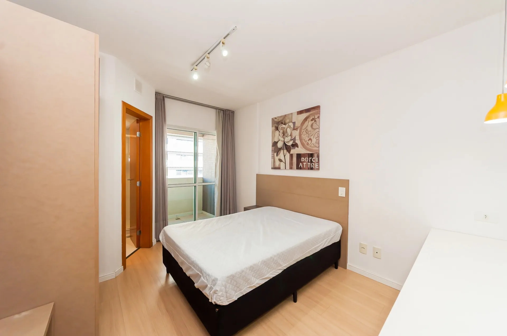 Furnished apartment with an open-plan kitchen and 1 parking spot — photo 27