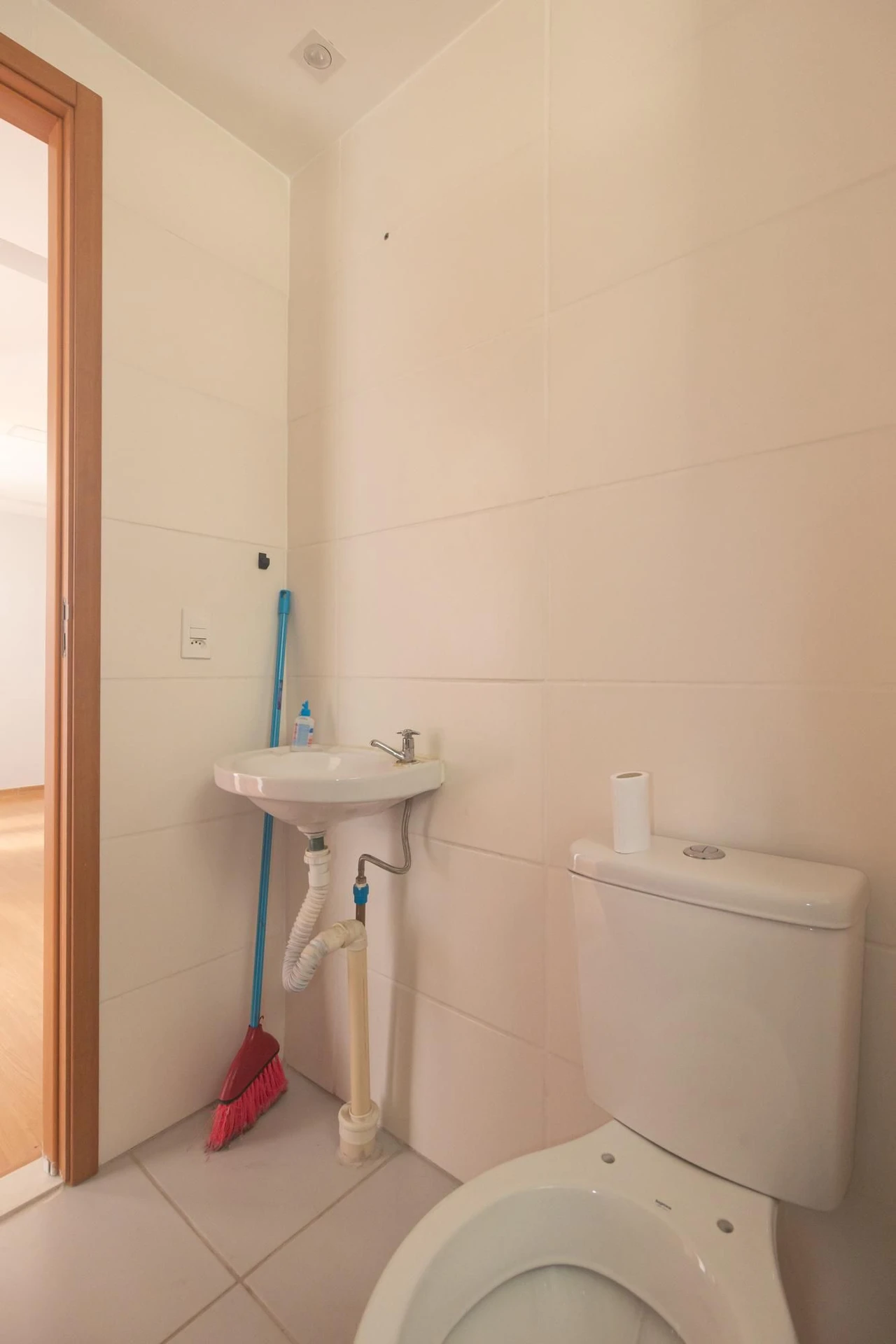 2-bedroom apartment with a laundry area — photo 29
