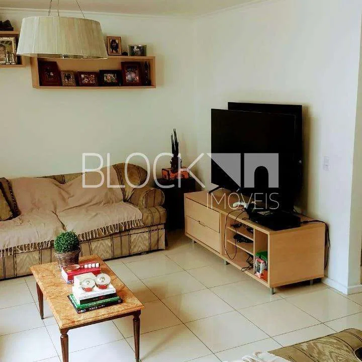 Triplex condo house with 5 bedrooms and 3 en-suites