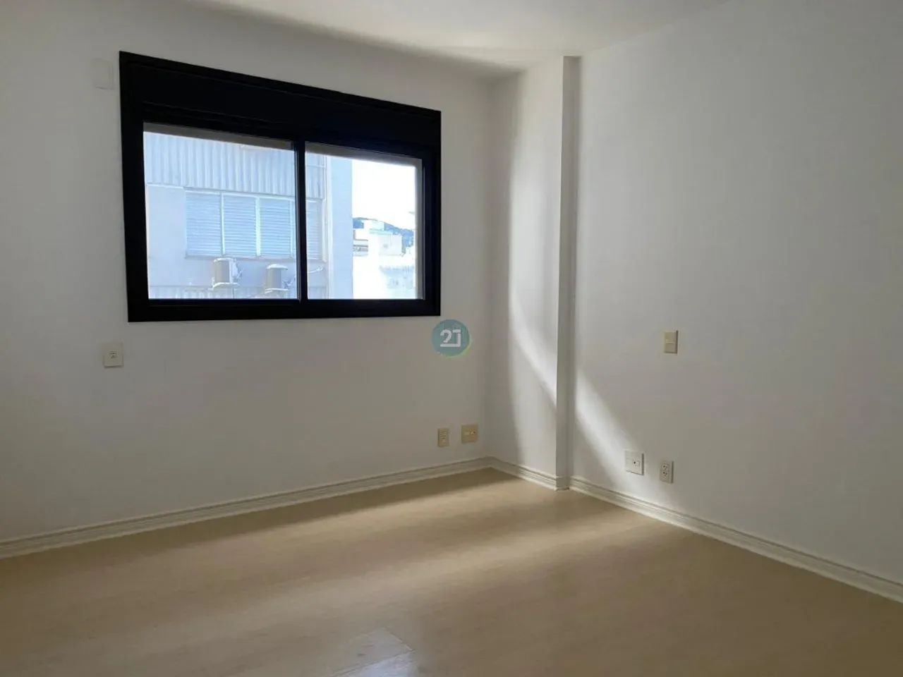 Apartamento de 230 m² con 3 suites y despacho — photo 12