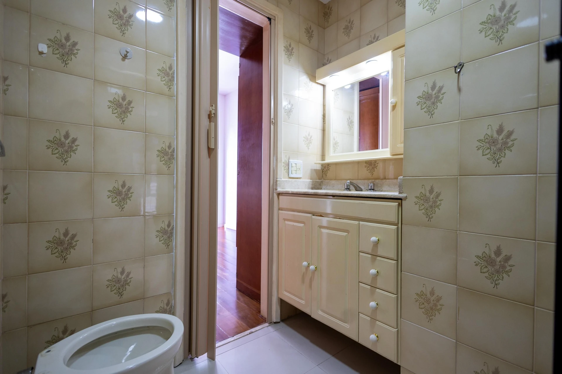 77 m² apartment with a home office and a mountain view — photo 26