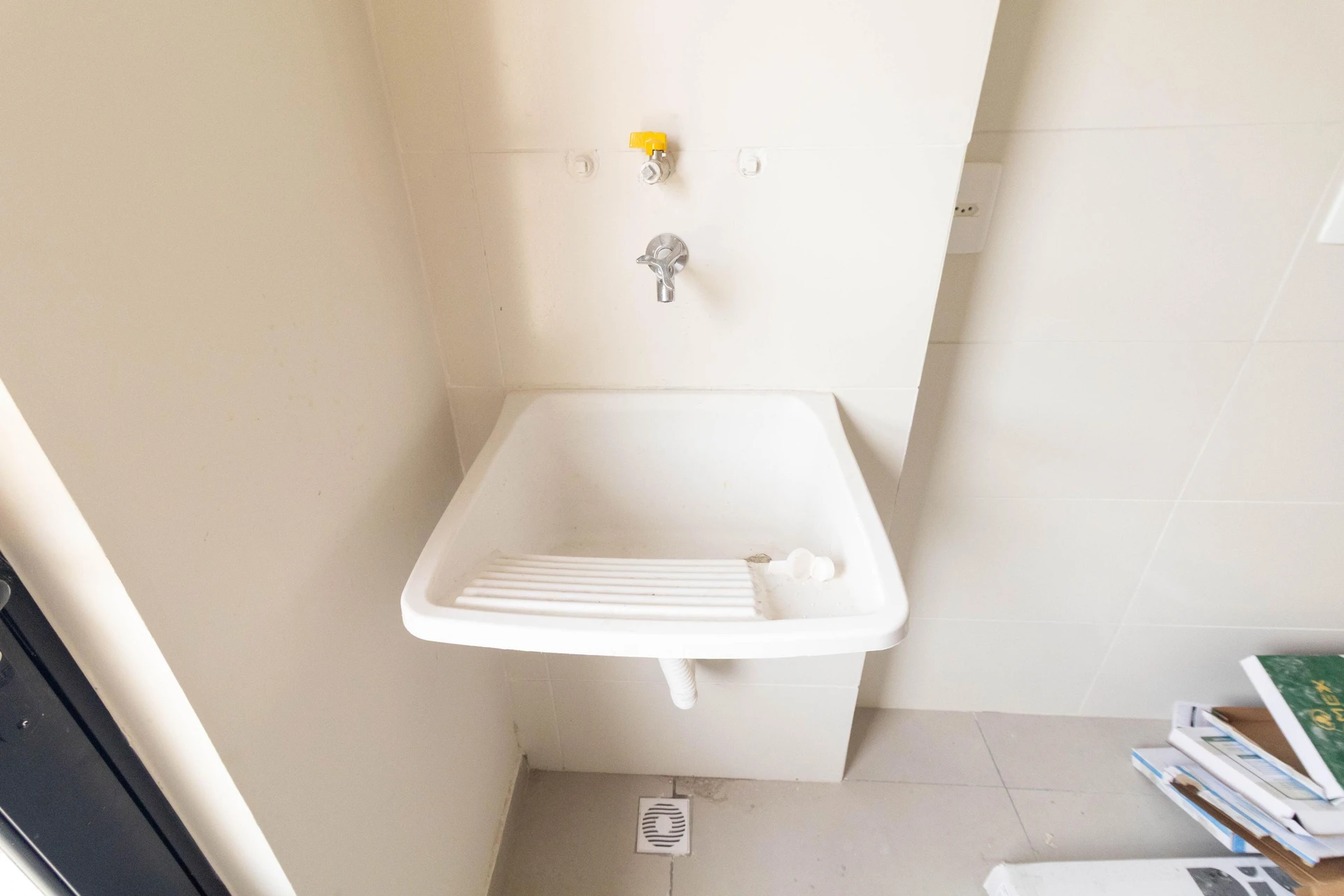 2-bedroom apartment with a grill on the balcony — photo 43
