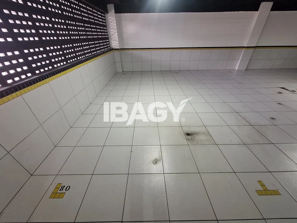 Furnished 1-bedroom apartment with parking space — photo 32