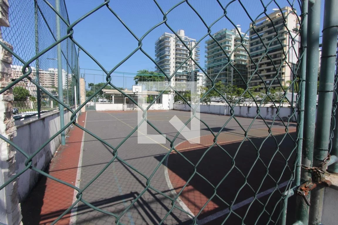 Balcony with a grill in a 2-bedroom apartment, 68 m² — photo 104