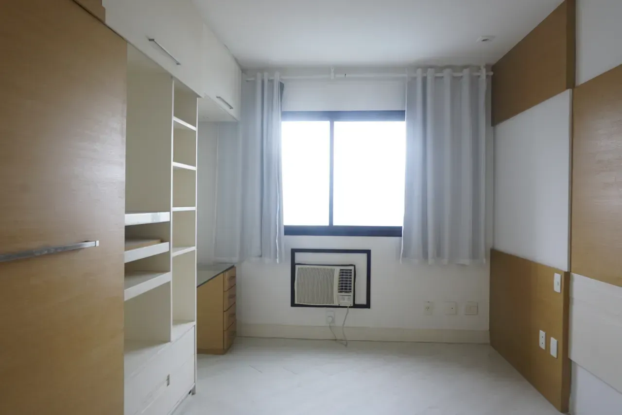 Unfurnished apartment with 4 bedrooms and 3 parking spots — photo 21