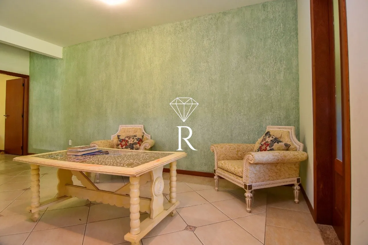 Casa tipo sítio con 4 dormitorios y 6 plazas de aparcamiento — photo 10