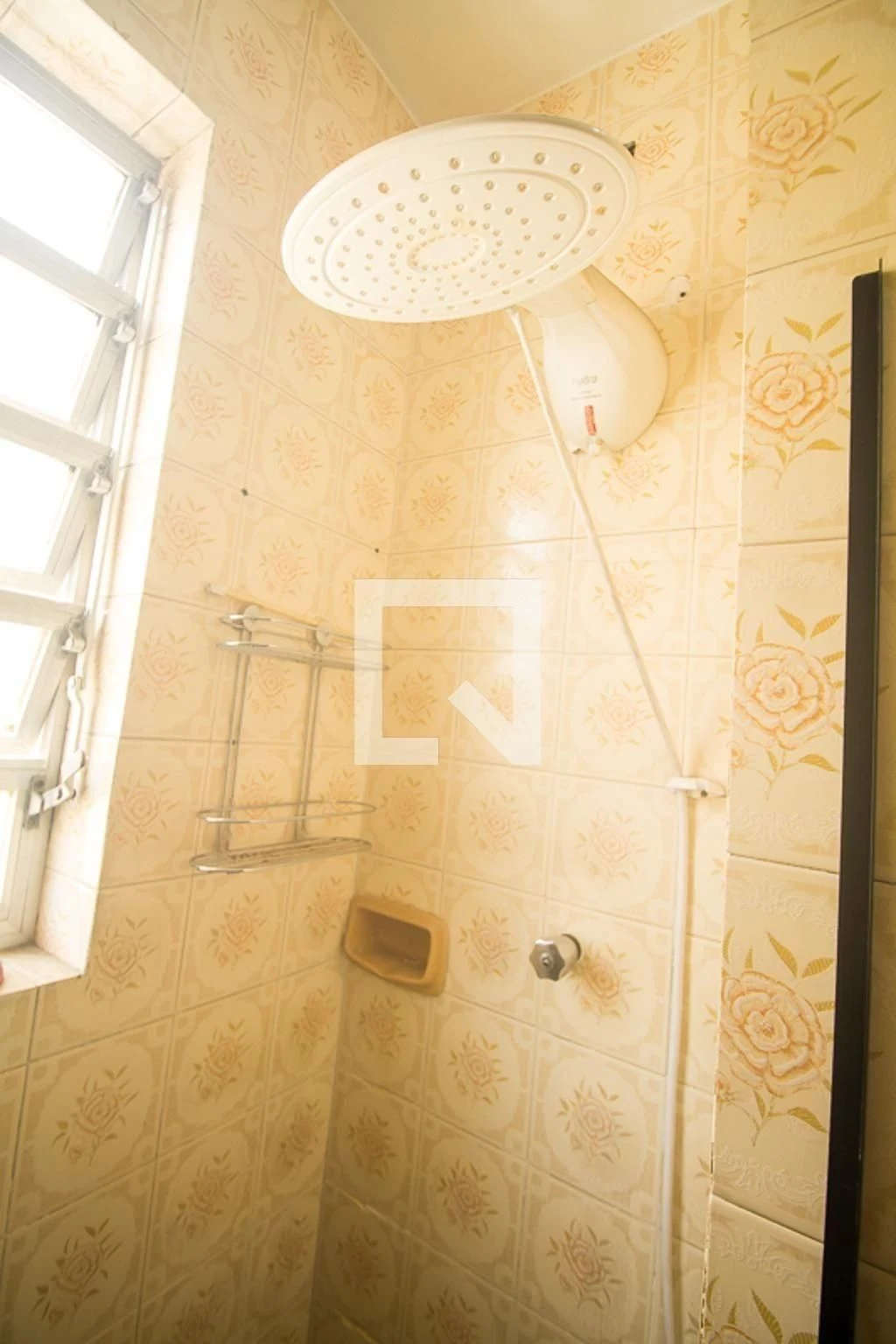 2-bedroom apartment in a building with a pool — photo 28