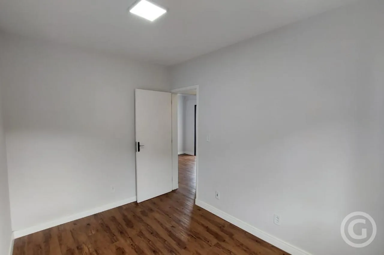 2-bedroom apartment with a glass-enclosed balcony — photo 12