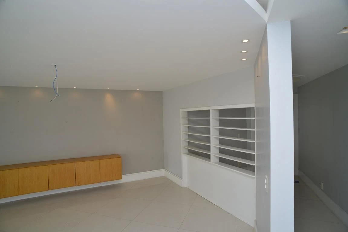 Ванна та 4 спальні: квартира 300 м² — photo 7