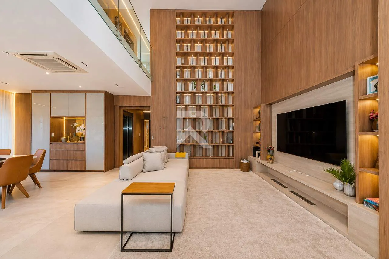 Furnished 635 m² house with 4 en-suite bedrooms and parking — photo 8