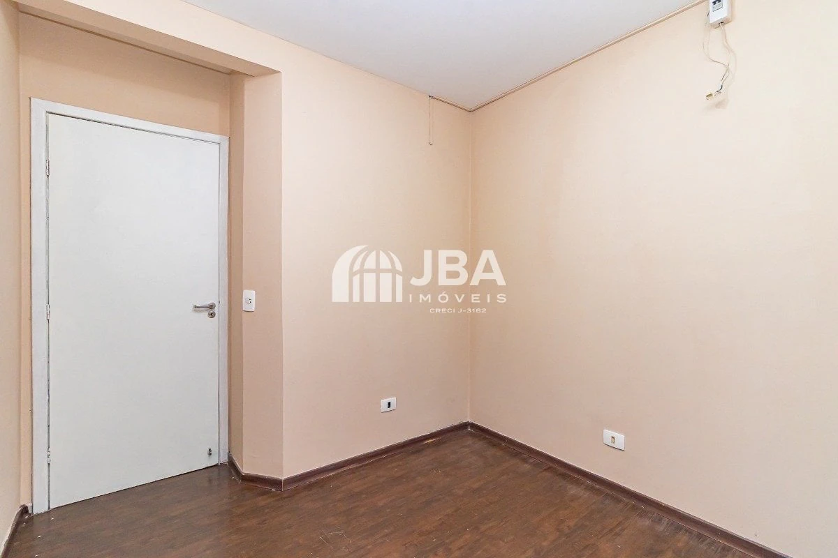 Glass-enclosed balcony in a 3-bedroom house, 85 m² — photo 26