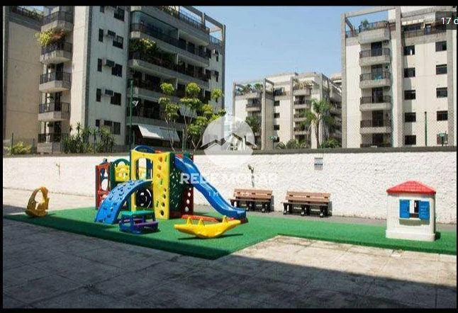 4-bedroom apartment with a glass-enclosed balcony — photo 6