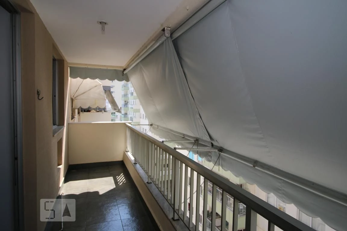 Apartamento sem mobília com 3 quartos e 2 banheiros