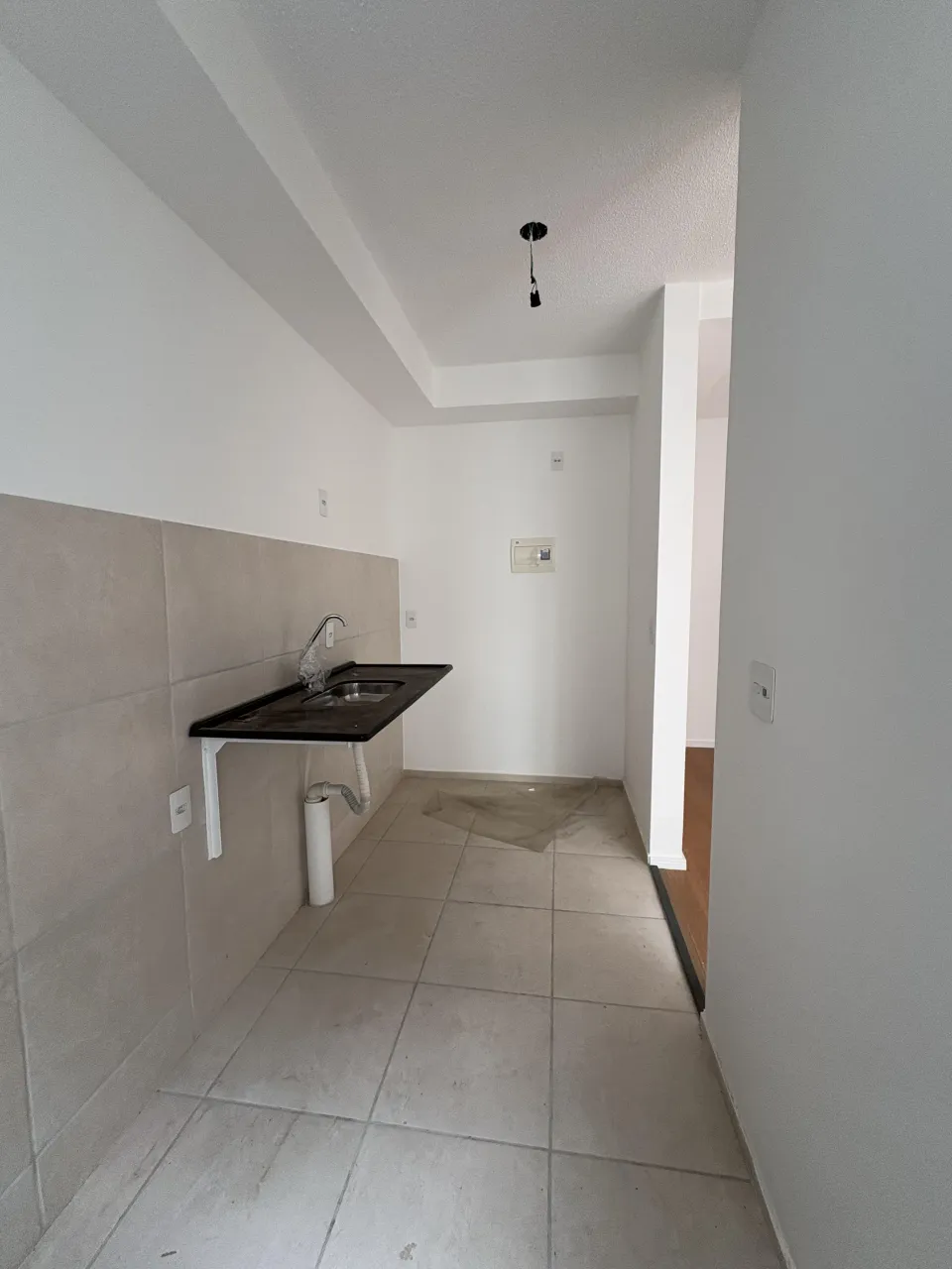Unfurnished 1-bedroom apartment with 1 bathroom and parking — photo 6